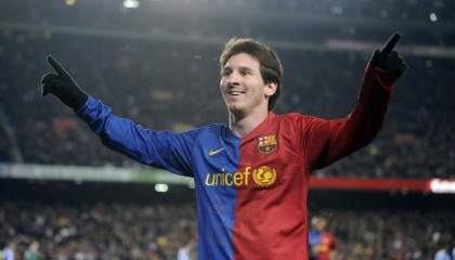 英超争冠白热化，曼城、阿森纳、利物浦三强鏖战，谁能笑到最后？