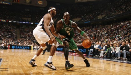 北京主帅罕见动怒 争议判罚再度抢戏CBA赛场