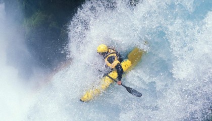 铁血防守铸就胜负分野 李楠战术板前的坚守与许载的叹息