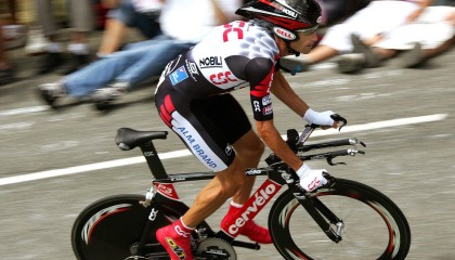 哈兰德梅开二度助曼城大胜，领跑英超射手榜