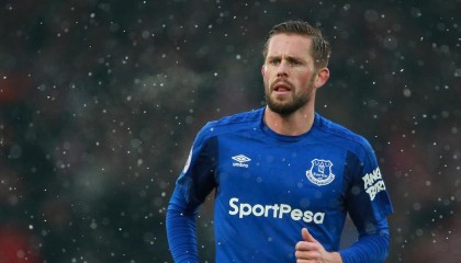 罗杰斯与贝林厄姆的良性内卷点燃三狮军团，索斯盖特迎来幸福的烦恼